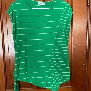 Super cute Thyme +Honey sleeveless top